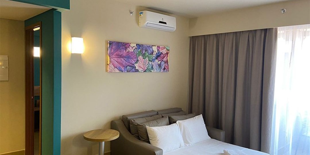 Sala da suíte no Enjoy Solar das Águas Park Resort